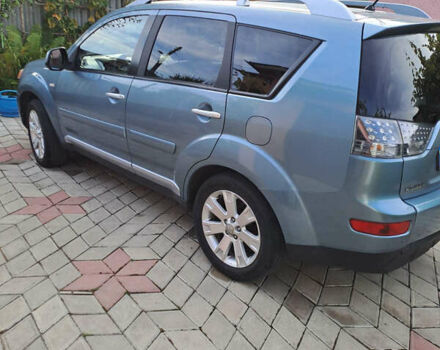 Серый Мицубиси Аутлендер, объемом двигателя 2 л и пробегом 230 тыс. км за 9500 $, фото 3 на Automoto.ua