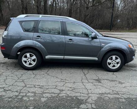 Серый Мицубиси Аутлендер, объемом двигателя 2 л и пробегом 258 тыс. км за 5000 $, фото 2 на Automoto.ua
