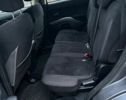 Серый Мицубиси Аутлендер, объемом двигателя 2 л и пробегом 258 тыс. км за 5000 $, фото 5 на Automoto.ua