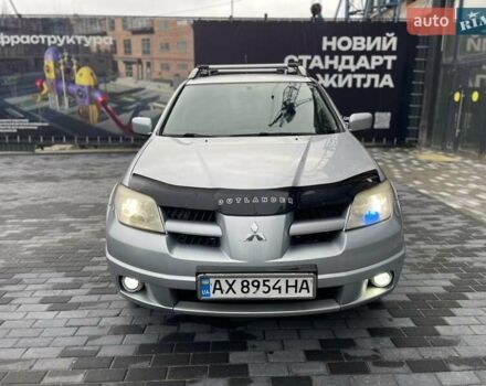 Серый Мицубиси Аутлендер, объемом двигателя 2.38 л и пробегом 280 тыс. км за 5800 $, фото 1 на Automoto.ua
