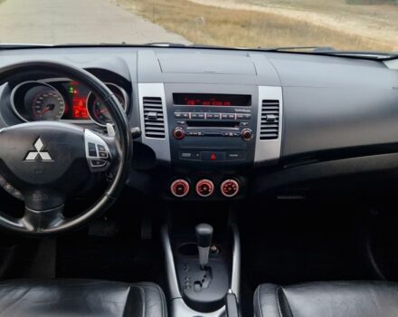 Серый Мицубиси Аутлендер, объемом двигателя 3 л и пробегом 197 тыс. км за 9500 $, фото 16 на Automoto.ua