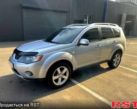 Серый Мицубиси Аутлендер, объемом двигателя 3 л и пробегом 182 тыс. км за 8600 $, фото 3 на Automoto.ua