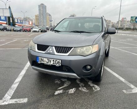 Серый Мицубиси Аутлендер, объемом двигателя 2 л и пробегом 235 тыс. км за 4800 $, фото 1 на Automoto.ua