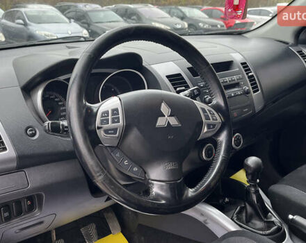 Серый Мицубиси Аутлендер, объемом двигателя 1.97 л и пробегом 310 тыс. км за 7600 $, фото 10 на Automoto.ua