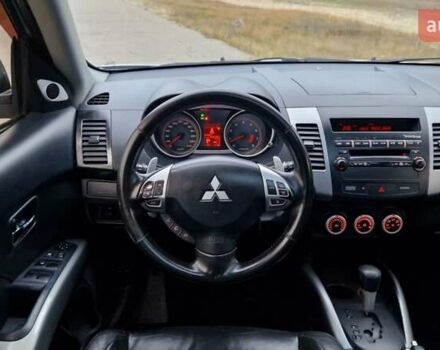 Серый Мицубиси Аутлендер, объемом двигателя 3 л и пробегом 197 тыс. км за 9500 $, фото 21 на Automoto.ua
