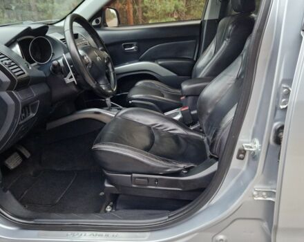 Серый Мицубиси Аутлендер, объемом двигателя 3 л и пробегом 197 тыс. км за 9500 $, фото 8 на Automoto.ua