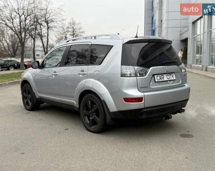 Сірий Міцубісі Аутлендер, об'ємом двигуна 3 л та пробігом 195 тис. км за 9999 $, фото 4 на Automoto.ua