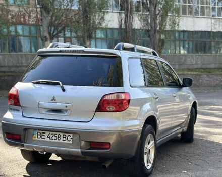 Серый Мицубиси Аутлендер, объемом двигателя 2 л и пробегом 270 тыс. км за 7999 $, фото 2 на Automoto.ua