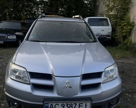 Серый Мицубиси Аутлендер, объемом двигателя 2 л и пробегом 190 тыс. км за 5300 $, фото 4 на Automoto.ua