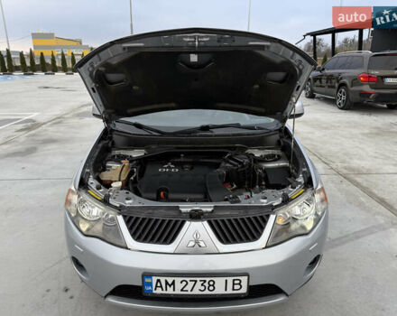 Серый Мицубиси Аутлендер, объемом двигателя 2 л и пробегом 299 тыс. км за 7750 $, фото 43 на Automoto.ua