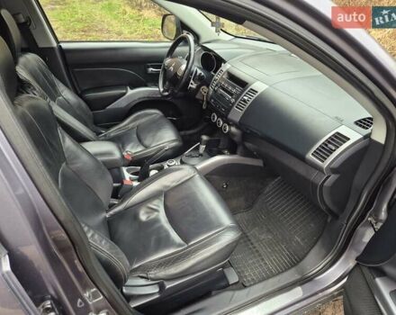 Сірий Міцубісі Аутлендер, об'ємом двигуна 3 л та пробігом 299 тис. км за 9000 $, фото 15 на Automoto.ua