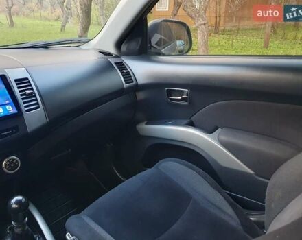Міцубісі Аутлендер 2007 у Косове на Automoto.ua Сірий Міцубісі Аутлендер, об'ємом двигуна 2 л та пробігом 320 тис. км за 7500 $, фото 22 на Automoto.ua