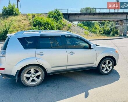 Серый Мицубиси Аутлендер, объемом двигателя 3 л и пробегом 188 тыс. км за 10000 $, фото 3 на Automoto.ua