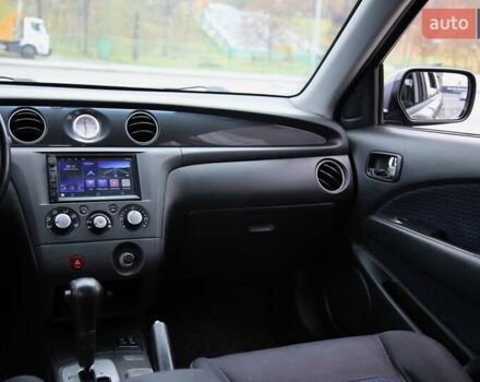 Серый Мицубиси Аутлендер, объемом двигателя 0 л и пробегом 240 тыс. км за 7200 $, фото 12 на Automoto.ua