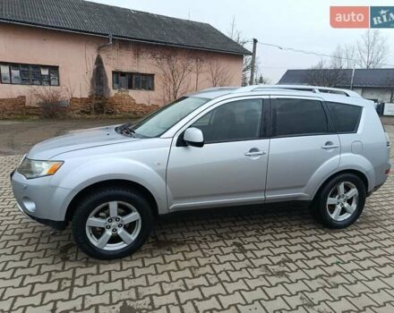 Серый Мицубиси Аутлендер, объемом двигателя 2 л и пробегом 332 тыс. км за 7650 $, фото 3 на Automoto.ua