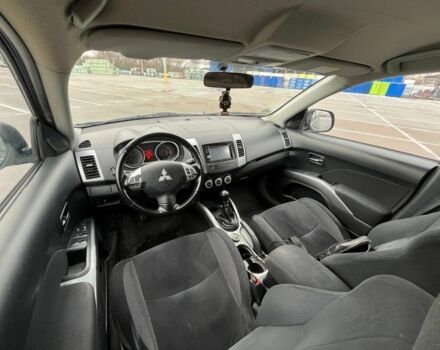 Серый Мицубиси Аутлендер, объемом двигателя 2 л и пробегом 235 тыс. км за 4800 $, фото 16 на Automoto.ua