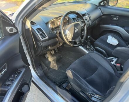 Серый Мицубиси Аутлендер, объемом двигателя 2 л и пробегом 255 тыс. км за 3935 $, фото 4 на Automoto.ua