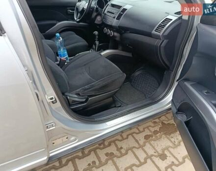 Серый Мицубиси Аутлендер, объемом двигателя 2 л и пробегом 332 тыс. км за 7650 $, фото 14 на Automoto.ua