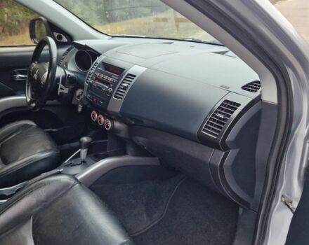 Серый Мицубиси Аутлендер, объемом двигателя 3 л и пробегом 197 тыс. км за 9500 $, фото 12 на Automoto.ua