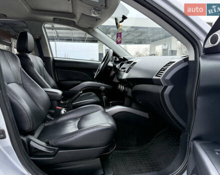 Серый Мицубиси Аутлендер, объемом двигателя 2 л и пробегом 299 тыс. км за 7750 $, фото 28 на Automoto.ua