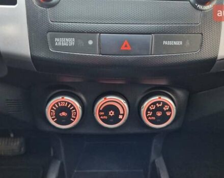 Серый Мицубиси Аутлендер, объемом двигателя 3 л и пробегом 197 тыс. км за 9500 $, фото 26 на Automoto.ua