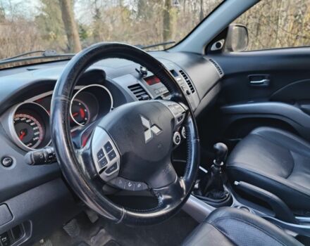 Сірий Міцубісі Аутлендер, об'ємом двигуна 0 л та пробігом 320 тис. км за 4049 $, фото 20 на Automoto.ua