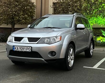 Серый Мицубиси Аутлендер, объемом двигателя 3 л и пробегом 129 тыс. км за 10500 $, фото 4 на Automoto.ua
