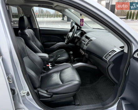 Серый Мицубиси Аутлендер, объемом двигателя 2 л и пробегом 299 тыс. км за 7750 $, фото 27 на Automoto.ua