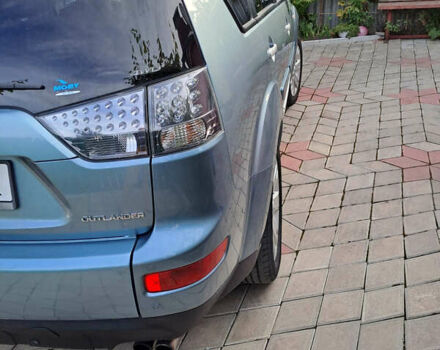 Серый Мицубиси Аутлендер, объемом двигателя 2 л и пробегом 230 тыс. км за 9500 $, фото 2 на Automoto.ua