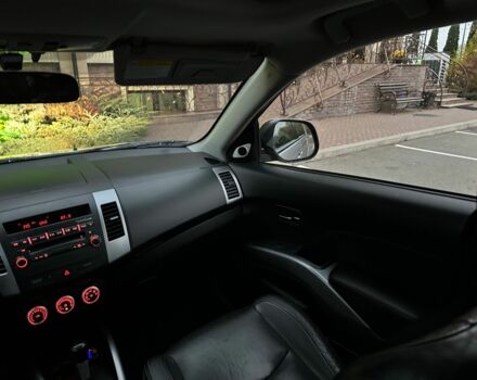 Серый Мицубиси Аутлендер, объемом двигателя 3 л и пробегом 129 тыс. км за 10500 $, фото 14 на Automoto.ua