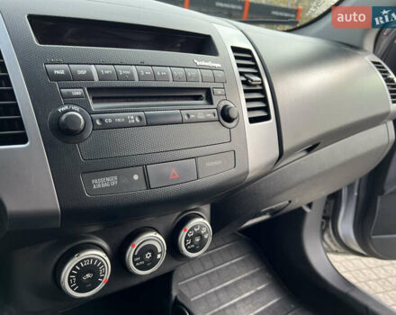 Серый Мицубиси Аутлендер, объемом двигателя 3 л и пробегом 277 тыс. км за 7999 $, фото 20 на Automoto.ua