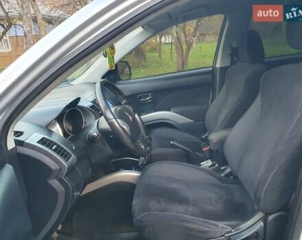 Міцубісі Аутлендер 2007 у Косове на Automoto.ua Сірий Міцубісі Аутлендер, об'ємом двигуна 2 л та пробігом 320 тис. км за 7500 $, фото 26 на Automoto.ua