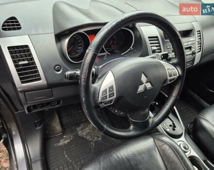 Сірий Міцубісі Аутлендер, об'ємом двигуна 3 л та пробігом 299 тис. км за 9000 $, фото 20 на Automoto.ua