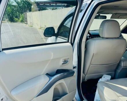 Серый Мицубиси Аутлендер, объемом двигателя 3 л и пробегом 188 тыс. км за 10000 $, фото 13 на Automoto.ua