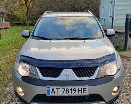 Серый Мицубиси Аутлендер, объемом двигателя 2 л и пробегом 320 тыс. км за 7500 $, фото 1 на Automoto.ua