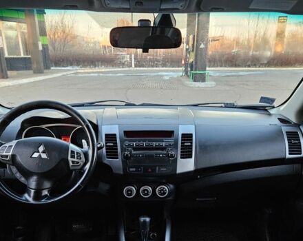 Сірий Міцубісі Аутлендер, об'ємом двигуна 2 л та пробігом 400 тис. км за 4999 $, фото 4 на Automoto.ua