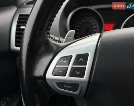 Сірий Міцубісі Аутлендер, об'ємом двигуна 3 л та пробігом 195 тис. км за 9999 $, фото 25 на Automoto.ua