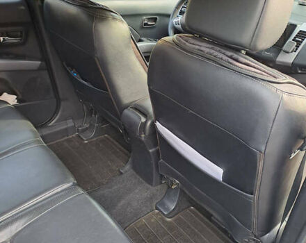 Серый Мицубиси Аутлендер, объемом двигателя 2 л и пробегом 230 тыс. км за 9500 $, фото 7 на Automoto.ua