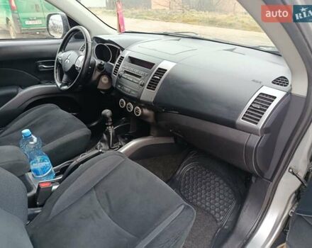 Серый Мицубиси Аутлендер, объемом двигателя 2 л и пробегом 332 тыс. км за 7650 $, фото 16 на Automoto.ua