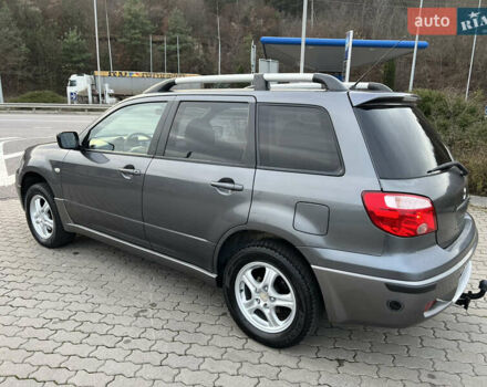 Сірий Міцубісі Аутлендер, об'ємом двигуна 2 л та пробігом 192 тис. км за 6400 $, фото 29 на Automoto.ua