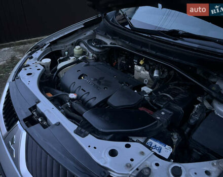 Серый Мицубиси Аутлендер, объемом двигателя 2.4 л и пробегом 236 тыс. км за 7600 $, фото 46 на Automoto.ua