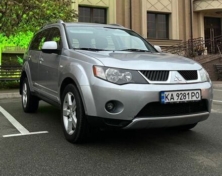 Серый Мицубиси Аутлендер, объемом двигателя 3 л и пробегом 129 тыс. км за 10500 $, фото 3 на Automoto.ua