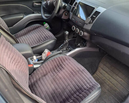 Серый Мицубиси Аутлендер, объемом двигателя 2 л и пробегом 230 тыс. км за 9500 $, фото 5 на Automoto.ua