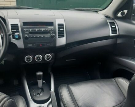 Серый Мицубиси Аутлендер, объемом двигателя 3 л и пробегом 183 тыс. км за 9200 $, фото 7 на Automoto.ua