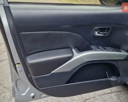 Серый Мицубиси Аутлендер, объемом двигателя 3 л и пробегом 197 тыс. км за 9500 $, фото 3 на Automoto.ua