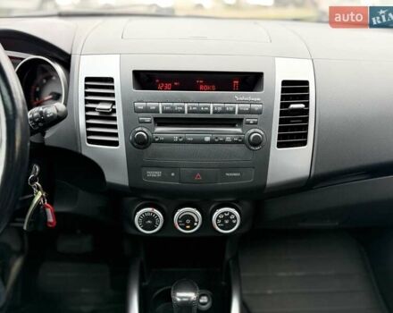 Сірий Міцубісі Аутлендер, об'ємом двигуна 3 л та пробігом 195 тис. км за 9999 $, фото 20 на Automoto.ua