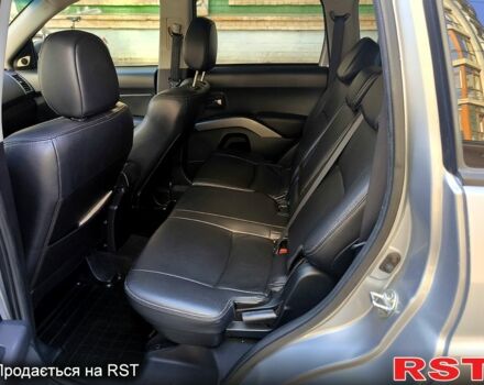 Серый Мицубиси Аутлендер, объемом двигателя 3 л и пробегом 192 тыс. км за 9800 $, фото 8 на Automoto.ua