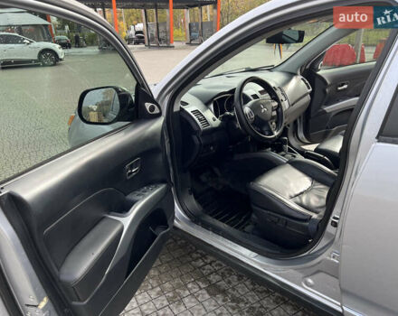 Серый Мицубиси Аутлендер, объемом двигателя 3 л и пробегом 277 тыс. км за 7999 $, фото 12 на Automoto.ua