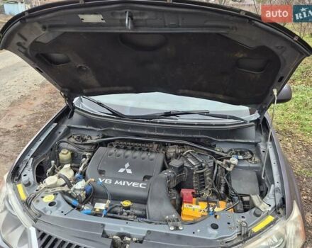 Сірий Міцубісі Аутлендер, об'ємом двигуна 3 л та пробігом 299 тис. км за 9000 $, фото 24 на Automoto.ua