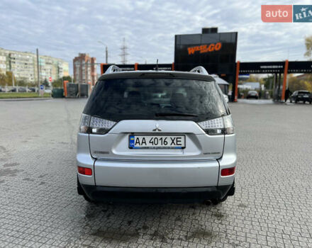 Серый Мицубиси Аутлендер, объемом двигателя 3 л и пробегом 277 тыс. км за 7999 $, фото 3 на Automoto.ua